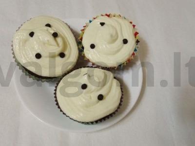 Švelnūs varškės keksiukai su šokoladu pagrindine nuotrauka