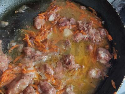 Makaronai su troškiniu ir svogūnais Žingsnis 4