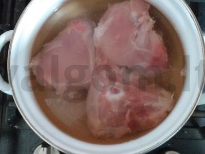 Virtos sriubos su vištiena ir vermišeliais Žingsnis 1