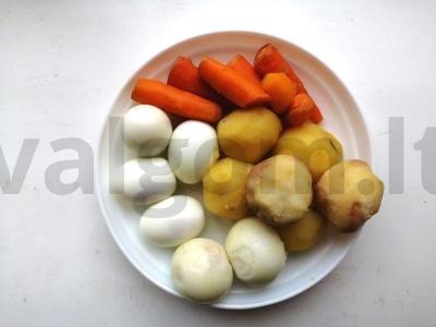 Klasikinės Olivier salotos su virtomis dešrelėmis Žingsnis 1