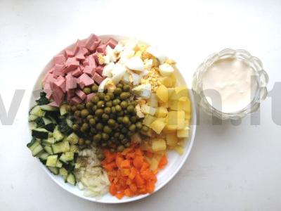 Klasikinės Olivier salotos su virtomis dešrelėmis Žingsnis 2