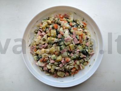 Klasikinės Olivier salotos su virtomis dešrelėmis Žingsnis 3