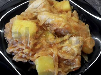 Troškintos bulvės su kopūstais pagrindine nuotrauka