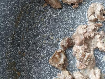 Makaronai su kepenėlėmis grietinėlėje Žingsnis 1