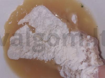 Burnoje tirpstantys grynuoliai. Žingsnis 5