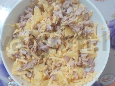 Salotos "Ladies'" su vištiena, ananasais ir česnakais pagrindine nuotrauka