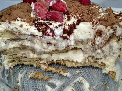Tiramisu su avietėmis pagrindine nuotrauka