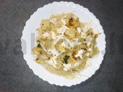 Gardūs makaronai su žiediniais kopūstais pagrindine nuotrauka