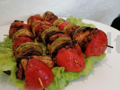 Skanus naminis vištienos kebabas orkaitėje pagrindine nuotrauka