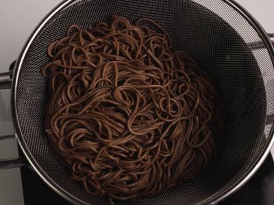 Soba su krevetėmis ir saldžiųjų aitriųjų paprikų padažu Žingsnis 6