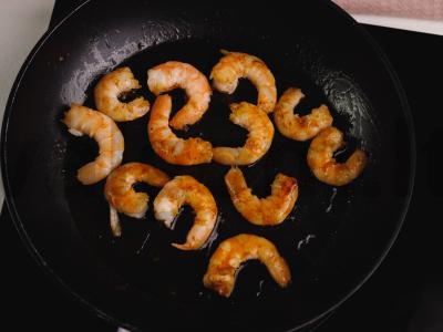 Soba su krevetėmis ir saldžiųjų aitriųjų paprikų padažu Žingsnis 7