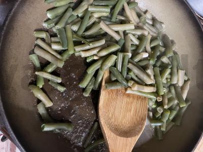 Pupelių istorijos salotos su dešra ir kiaušiniu Žingsnis 1