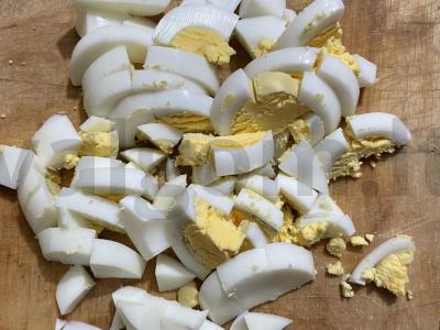 Pupelių istorijos salotos su dešra ir kiaušiniu Žingsnis 2