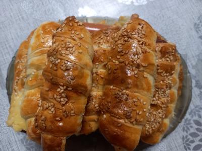 Dešrelės tešloje su sūriu pagrindine nuotrauka