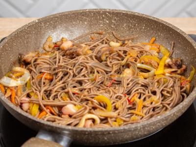 Soba su jūros gėrybėmis ir daržovėmis Žingsnis 5