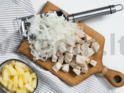 Salotos su vištiena ir saliero šaknimi Žingsnis 1