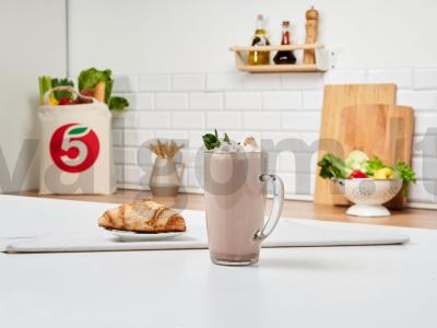 Saldi kakava su zefyrais. pagrindine nuotrauka