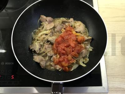Vištienos kepenėlės su pomidorais ir česnakais Žingsnis 3