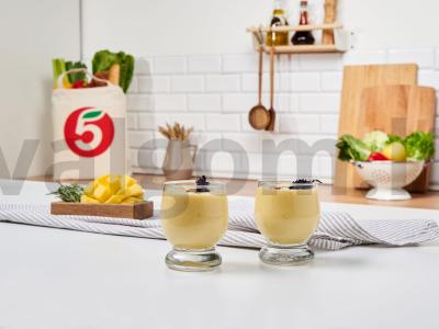 Mango lassi su muskato riešutu pagrindine nuotrauka
