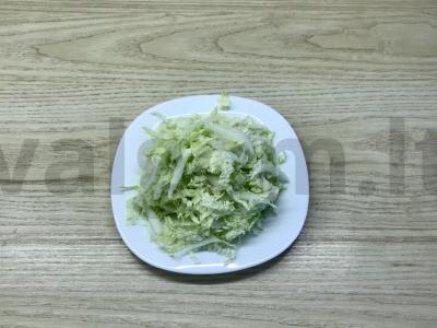 Žaliosios salotos su žirneliais Žingsnis 1