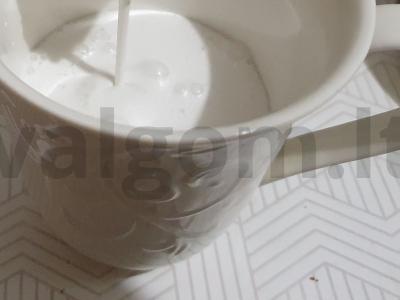 Kokosų šalavijų pudingas su avietėmis Žingsnis 1