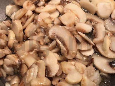 Makaronai su šonine ir grybais Žingsnis 1