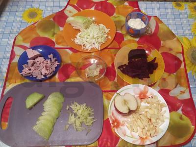 Rose Munda salotos su daržovėmis ir virta dešra Žingsnis 1