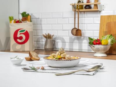 Aštri sriuba su koldūnais pagrindine nuotrauka