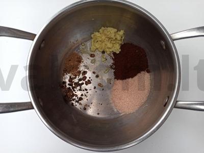 Indiška kava su kalendros ir bazilikų prieskoniais Žingsnis 1