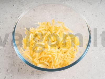 Salotos "Carskij" su ananasais, vištiena ir kukurūzais Žingsnis 6