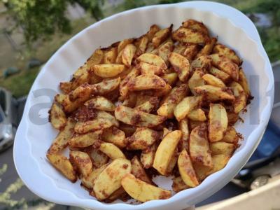 Traškios keptos bulvės pagrindine nuotrauka
