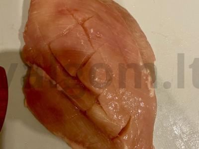Vištienos krūtinėlės grietinėlės ir sūrio padaže su žolelėmis Žingsnis 1