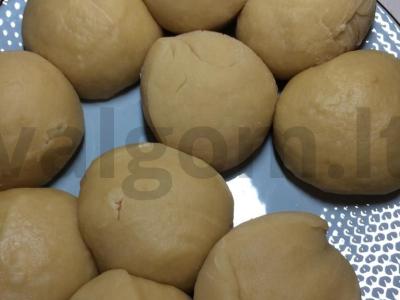 Medaus pyragas su plakta grietinėle. Žingsnis 3