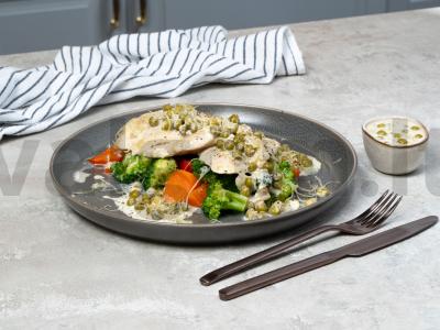 Kalakutienos filė su konservuotais žirneliais pagrindine nuotrauka