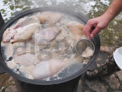 Kaimiškai surinktas cholodets iš keturių rūšių mėsos Žingsnis 6