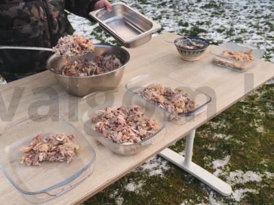 Kaimiškai surinktas cholodets iš keturių rūšių mėsos Žingsnis 12