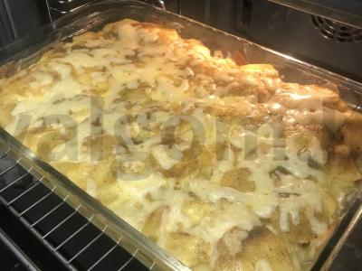 Prancūziško stiliaus mėsa su cukinijomis ir bulvėmis pagrindine nuotrauka