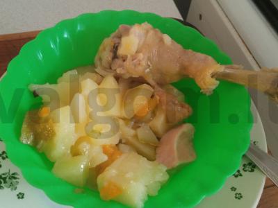 Vištiena ir bulvės kaimišku stiliumi pagrindine nuotrauka