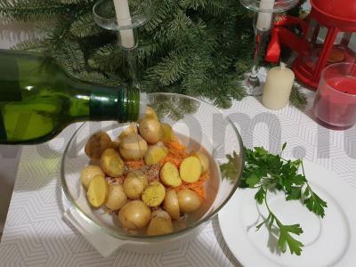 Bulvės, keptos su grybais ir morkomis Žingsnis 3