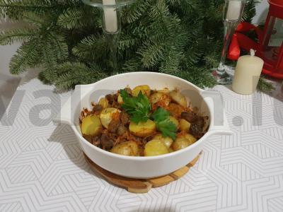 Bulvės, keptos su grybais ir morkomis pagrindine nuotrauka