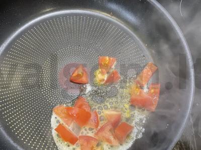 Glazūnija su pomidorais, sūriu ir prieskoniais Žingsnis 2