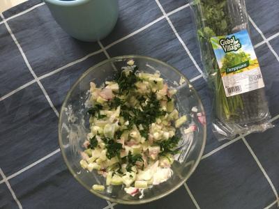 Salotos "Pavasario vitaminai" su ridikėliais ir kiaušiniu pagrindine nuotrauka