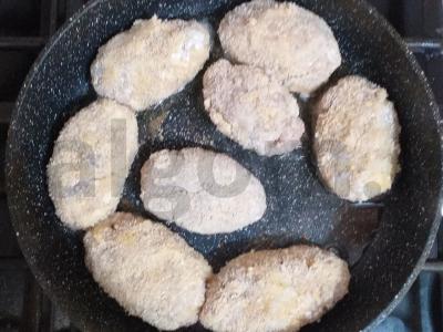 Naminiai kotletai traškioje duonelėje Žingsnis 4