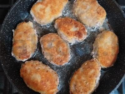 Naminiai kotletai traškioje duonelėje Žingsnis 5