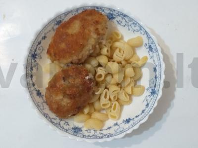 Naminiai kotletai traškioje duonelėje pagrindine nuotrauka