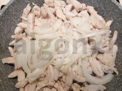 Udon su vištiena ir krevetėmis Žingsnis 3