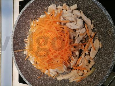 Udon su vištiena ir krevetėmis Žingsnis 4