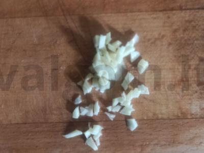 Česnakų ir krapų aliejus Žingsnis 3