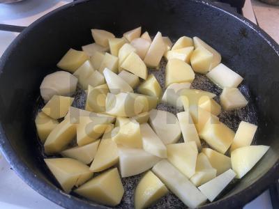 Traškios keptos bulvės su prieskoniais Žingsnis 1