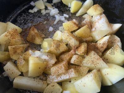 Traškios keptos bulvės su prieskoniais Žingsnis 3